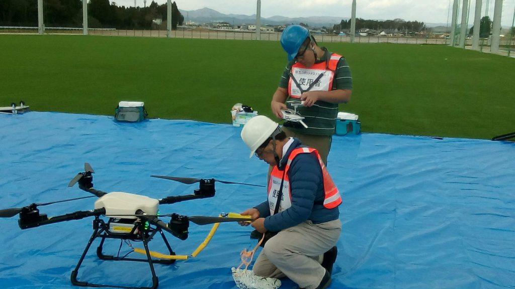 「UAV(ドローン）による血液パックの投下実験」（東京都立墨東病院、東邦大学医学部）;